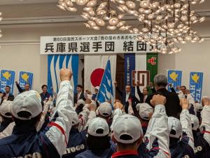 R8国スポ結団式2