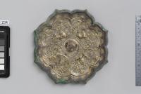 貼銀鍍金双獣双鳳紋八稜鏡(ちょうぎんときんそうじゅうそうほうもんはちりょうきょう）（唐時代）