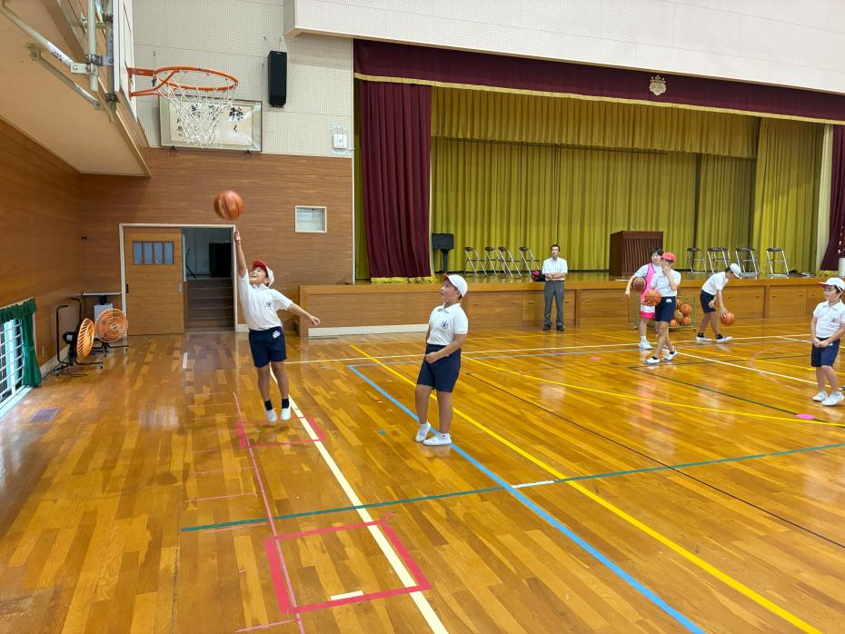 新温泉町立浜坂南小学校での指導の様子
