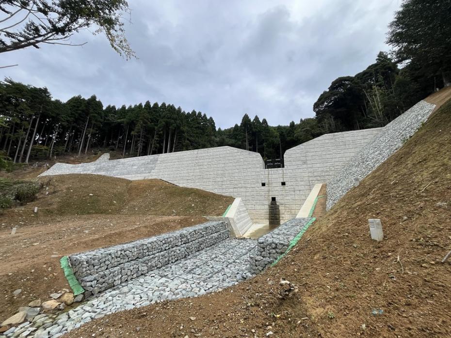 センダ川堰堤正面